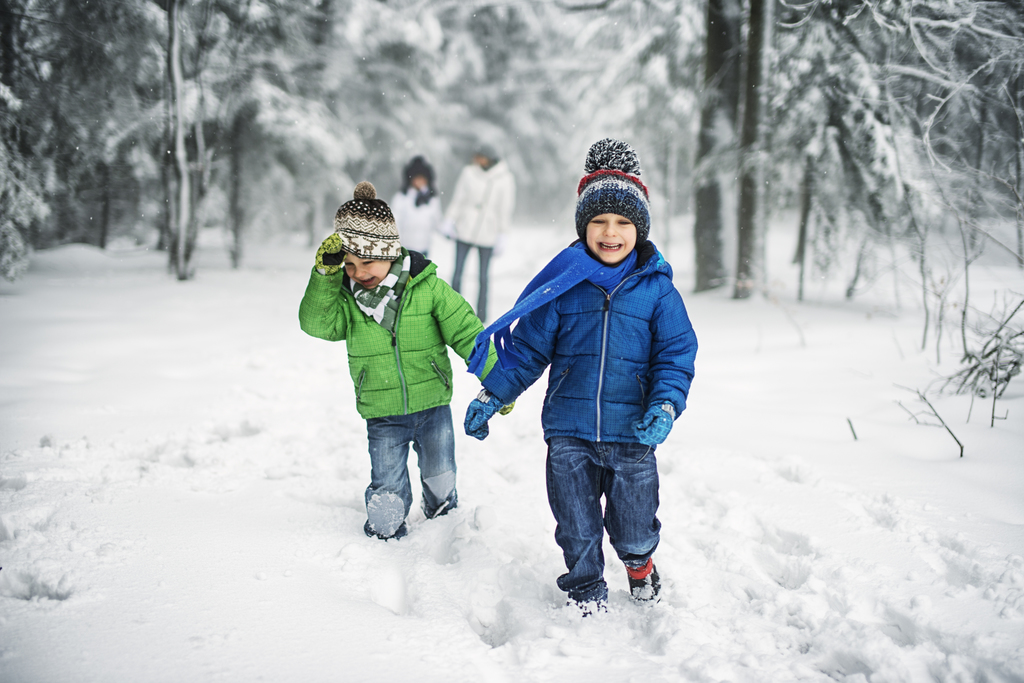 Шалунов на мороз: 20 зимних игр с детьми на улице