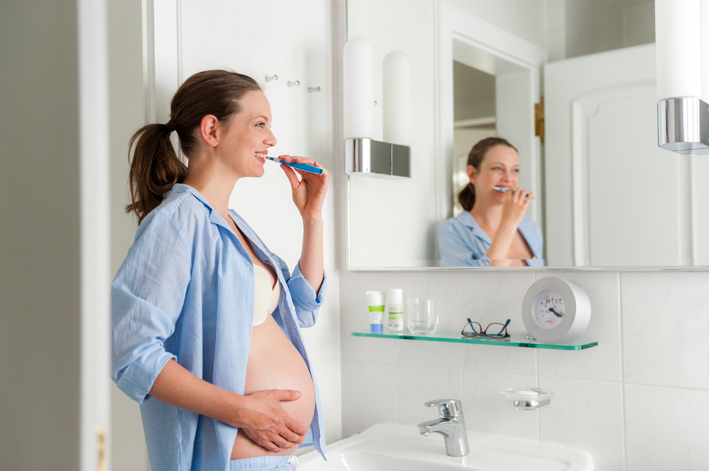 Как сохранить зубы во время беременности: уход и правильная паста