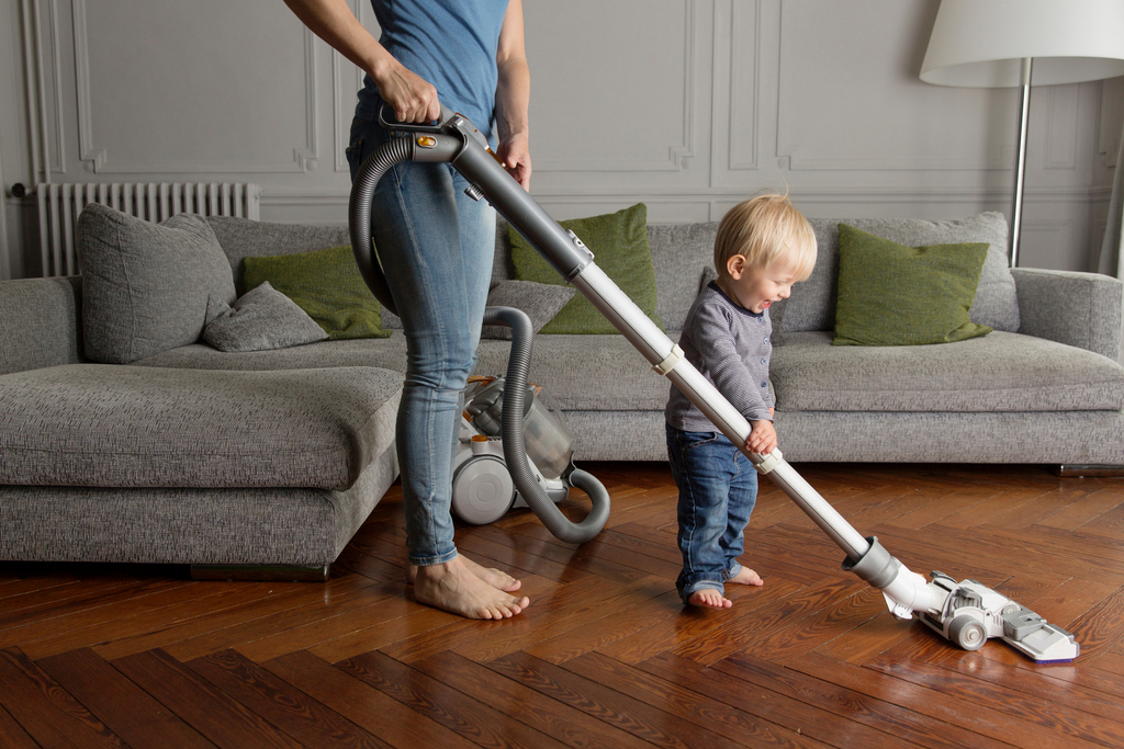 Домашняя уборка: почему «слишком чисто» — это вредно для ребенка