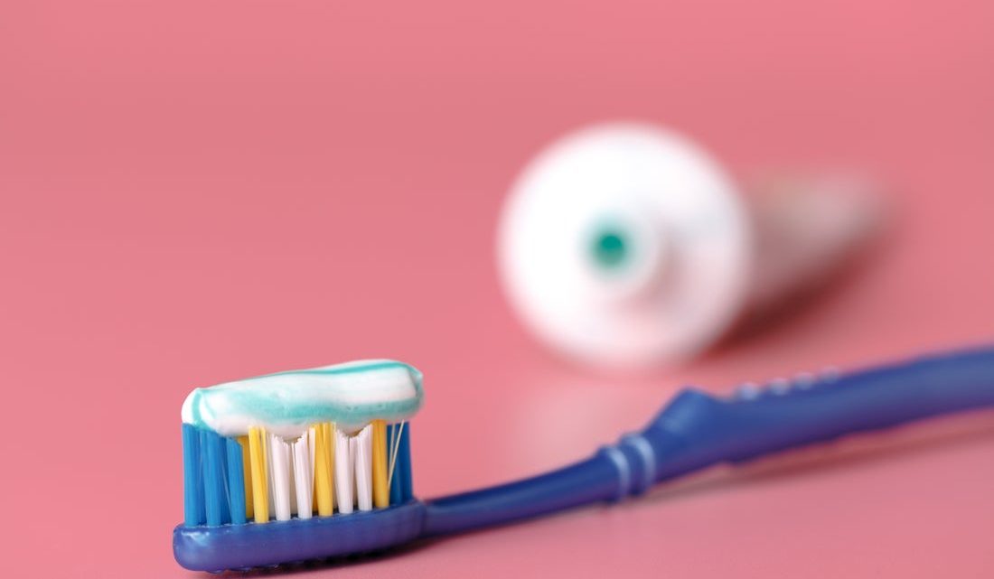 Зубная паста для детей и взрослых: чего не должно быть в составе