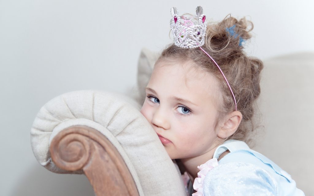 Почему ребенок рисует грустную принцессу: мнение психолога