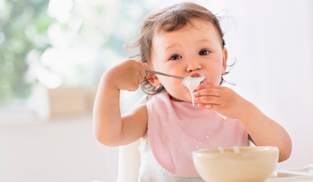 Дайте мне ложку: 4 шага, чтобы научить малыша есть самостоятельно