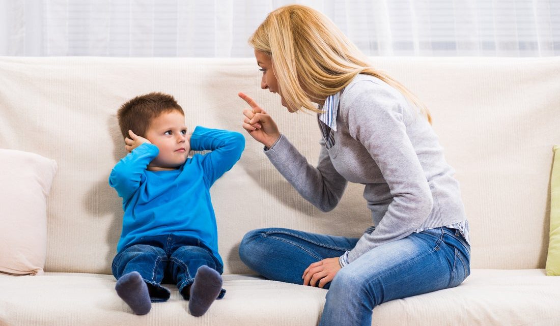 «Он меня не слышит»: 5 типичных ситуаций, когда малыш не понимает маму