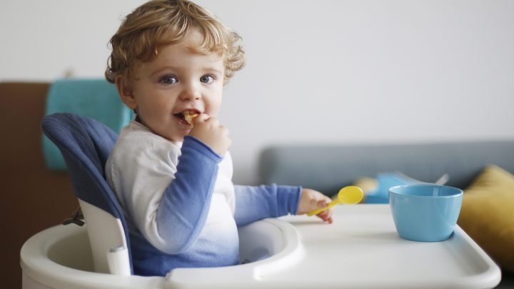 4 психологических причины, почему ребенок слишком много ест