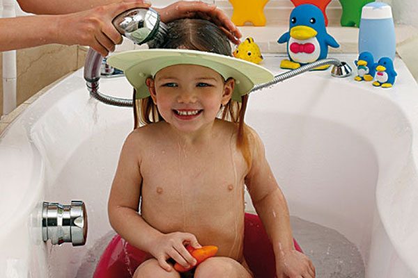 5 полезных советов, как вымыть голову малышу без слез и истерик