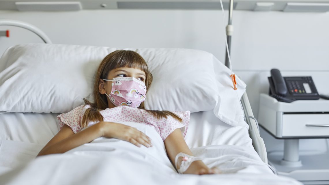 Ученый Лагуткин рассказал, почему новая волна коронавируса ударила по детям
