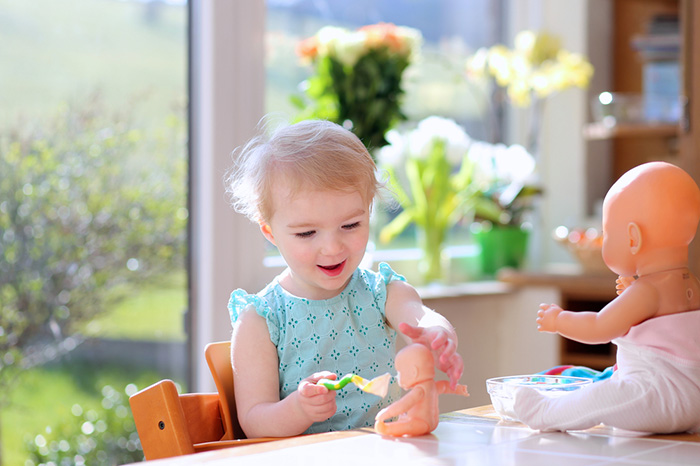 Какие игрушки нужны девочкам в зависимости от возраста: объясняет психолог