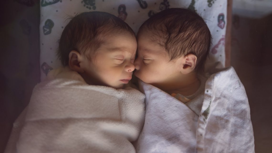 Одинаковая одежда и другие типичные ошибки в воспитании близнецов