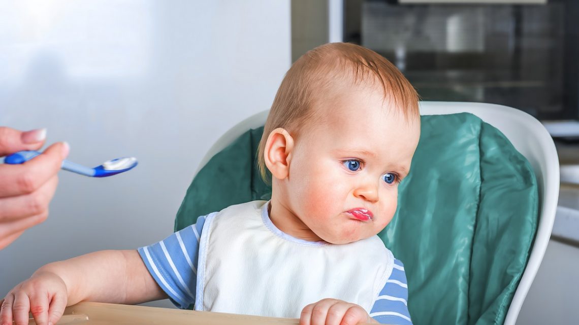 Общий стол для годовалого ребенка: чем нельзя кормить малыша