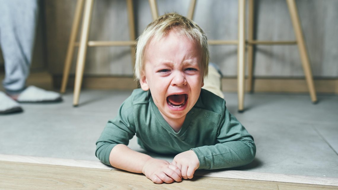 Сами виноваты: ошибки мам, которые провоцируют капризы и истерики у ребенка