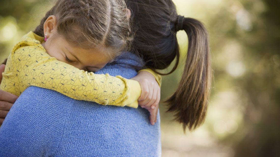Ребенок стал стеснительным: 6 советов, как реагировать родителям