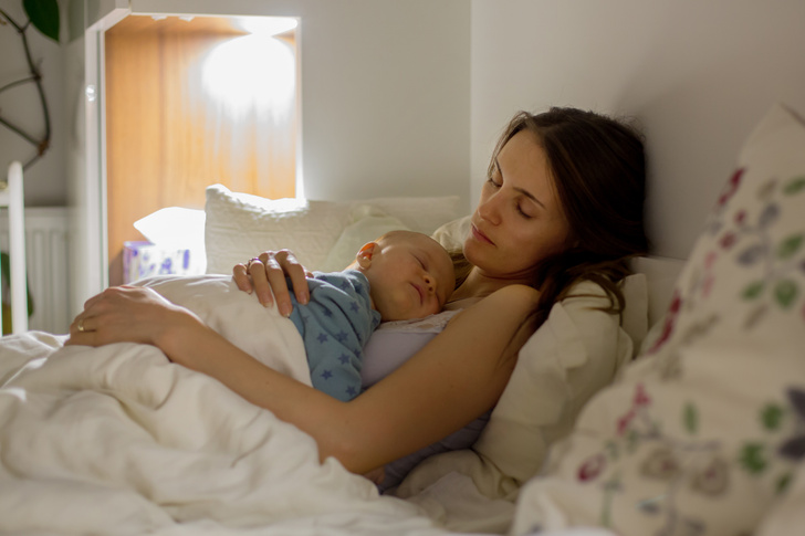 Спите, когда спит малыш: почему это худший совет молодой маме