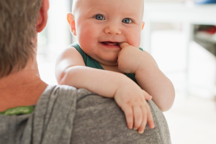 Оральная стадия: почему малыши все тянут в рот