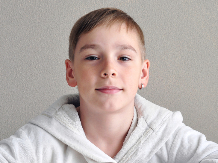 Мама спрашивает: 10-летний сын просит проколоть ухо. Как отговорить?