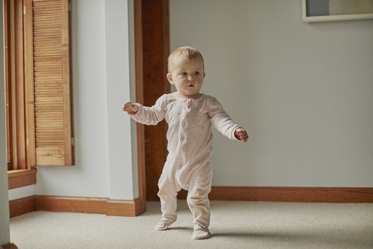 Как научить ребенка ходить самостоятельно: пошаговый план от невролога