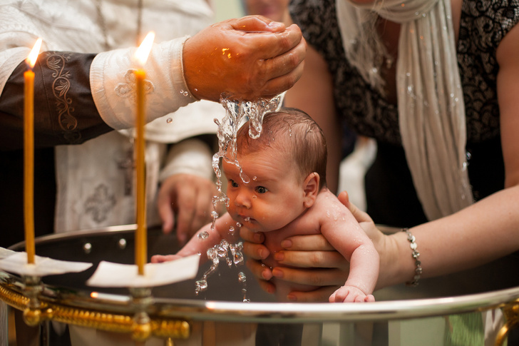 Священник рассказал, почему нельзя откладывать крещение ребенка