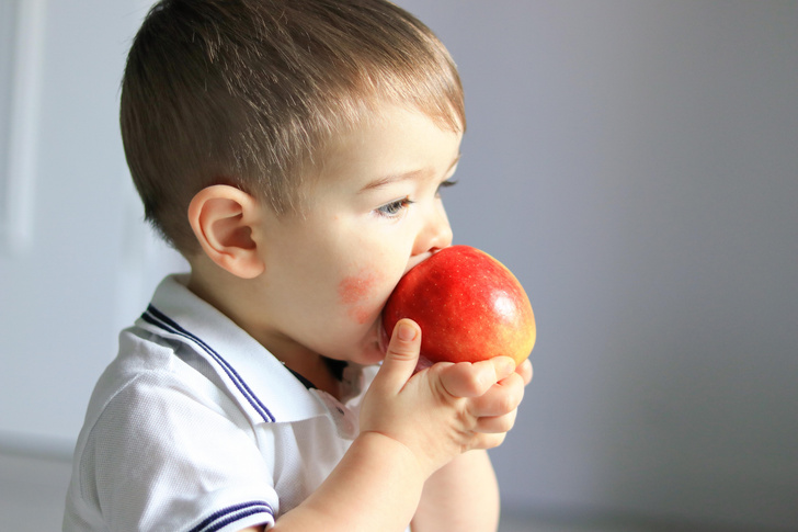 10 продуктов, которые укрепят детские зубы и избавят от запаха изо рта