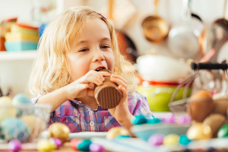 Как запретить младшему ребенку шоколад, если старшему его есть можно