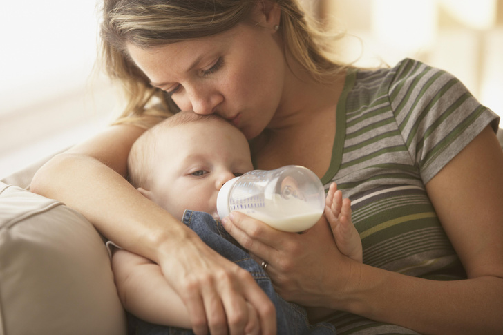 Как правильно кормить малыша смесью: пошаговая инструкция с фото