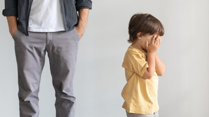 Нарушает обещания и всегда ищет виноватых: 7 признаков токсичного отца