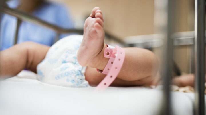 В Сочи после домашних родов умер недоношенный ребенок: мать малыша категорически отказывалась ехать в больницу