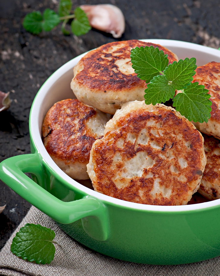 Рецепт сочных куриных котлет с кабачком, в хрустящей панировке