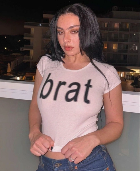 Что значит brat и при чем тут британская певица Charli XCX